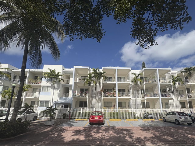 641 Espanola Way Condo photo 2